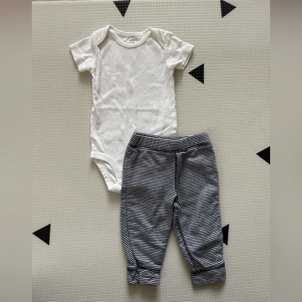 Carter’s|Baby gender neutral matching outfit,stripe joggers & white bodysuit•••